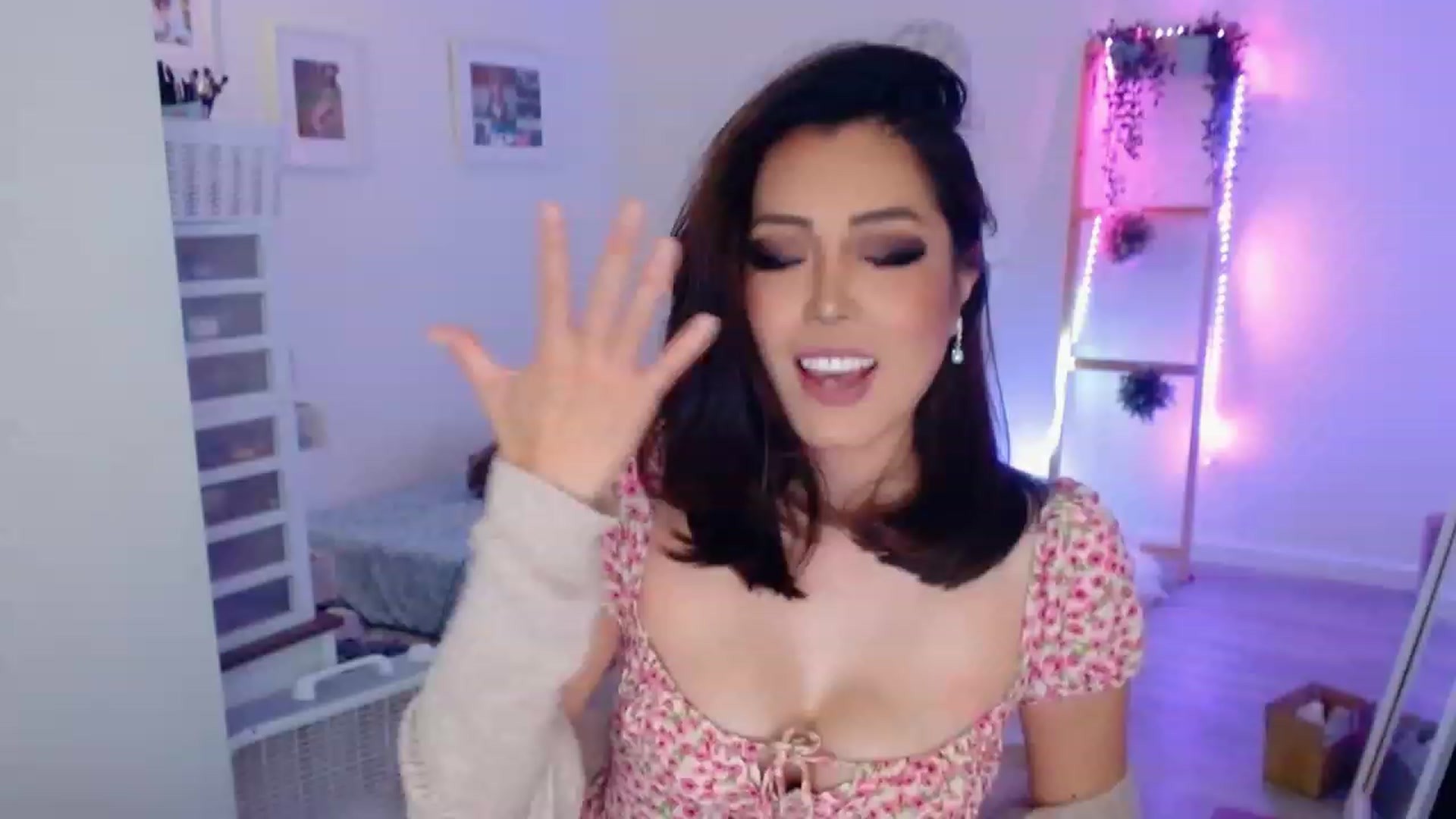 Gallery image thumbnail from Bunni_'s myfreecams stream on, 08/22/2023, 06:41 image 10 of 20