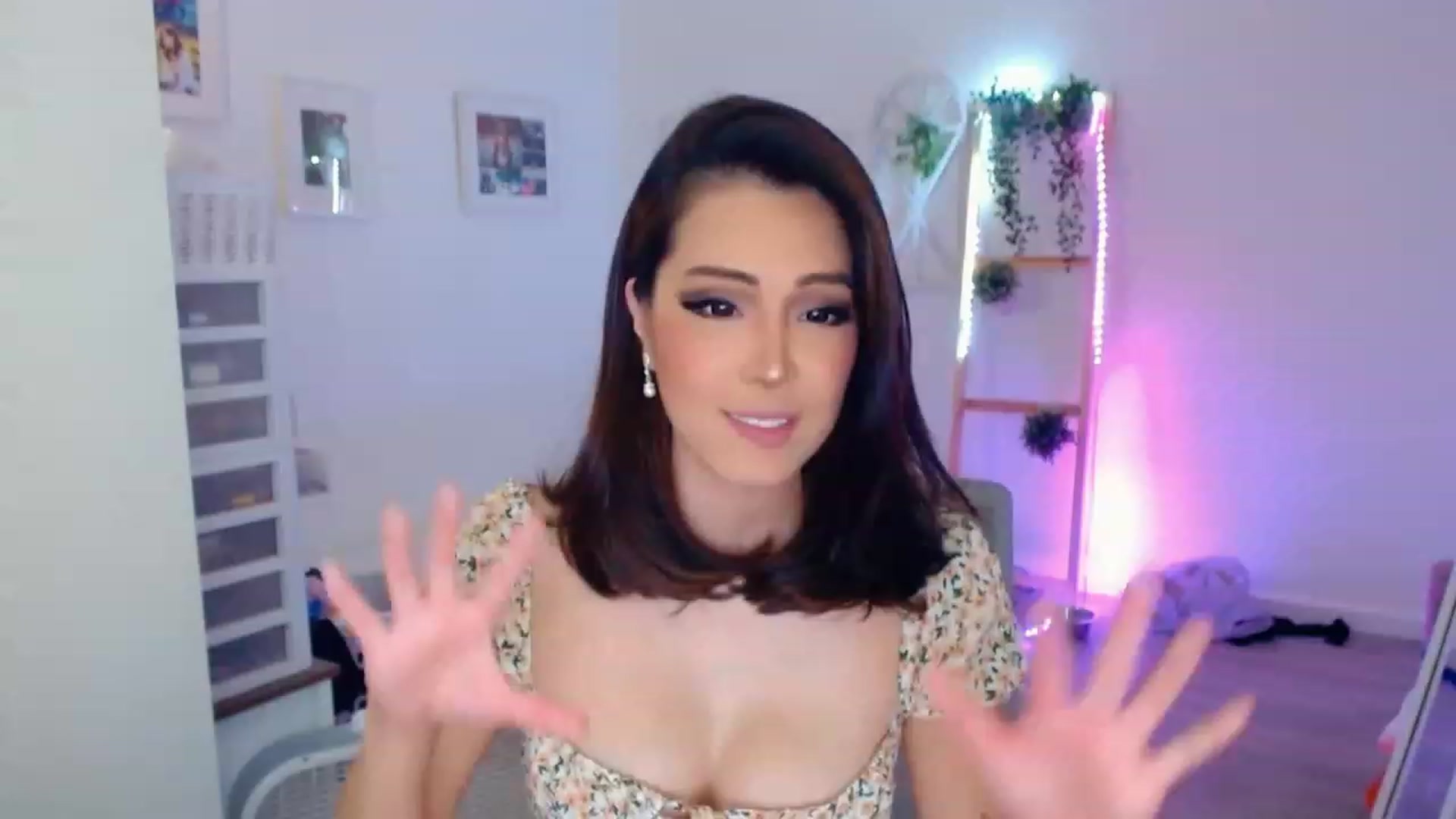 Gallery image thumbnail from Bunni_'s myfreecams stream on, 08/24/2023, 06:30 image 17 of 20