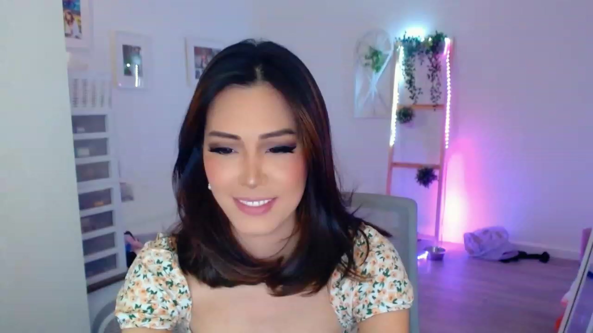 Gallery image thumbnail from Bunni_'s myfreecams stream on, 08/24/2023, 06:30 image 10 of 20