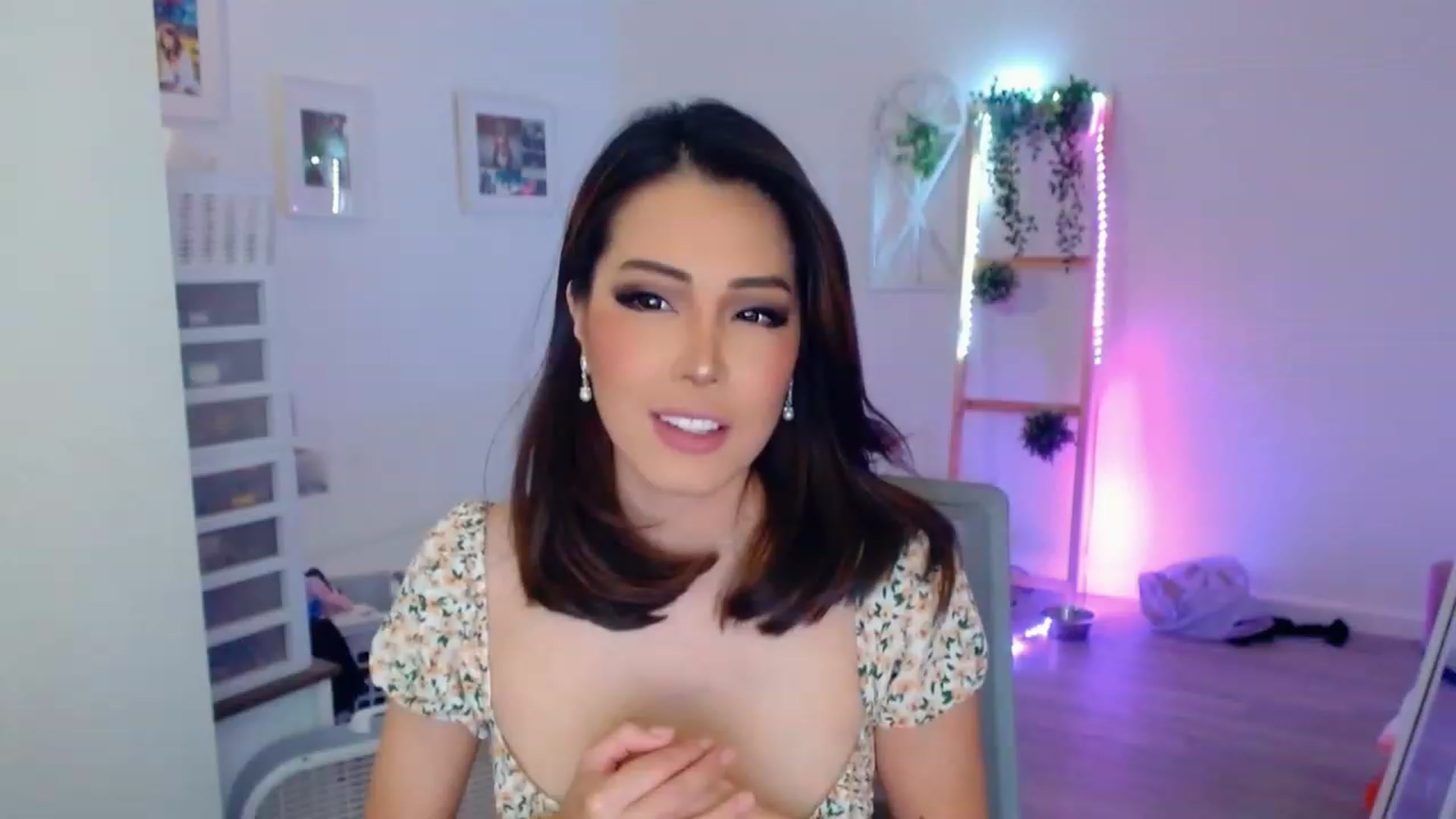 Gallery image thumbnail from Bunni_'s myfreecams stream on, 08/24/2023, 06:30 image 13 of 20