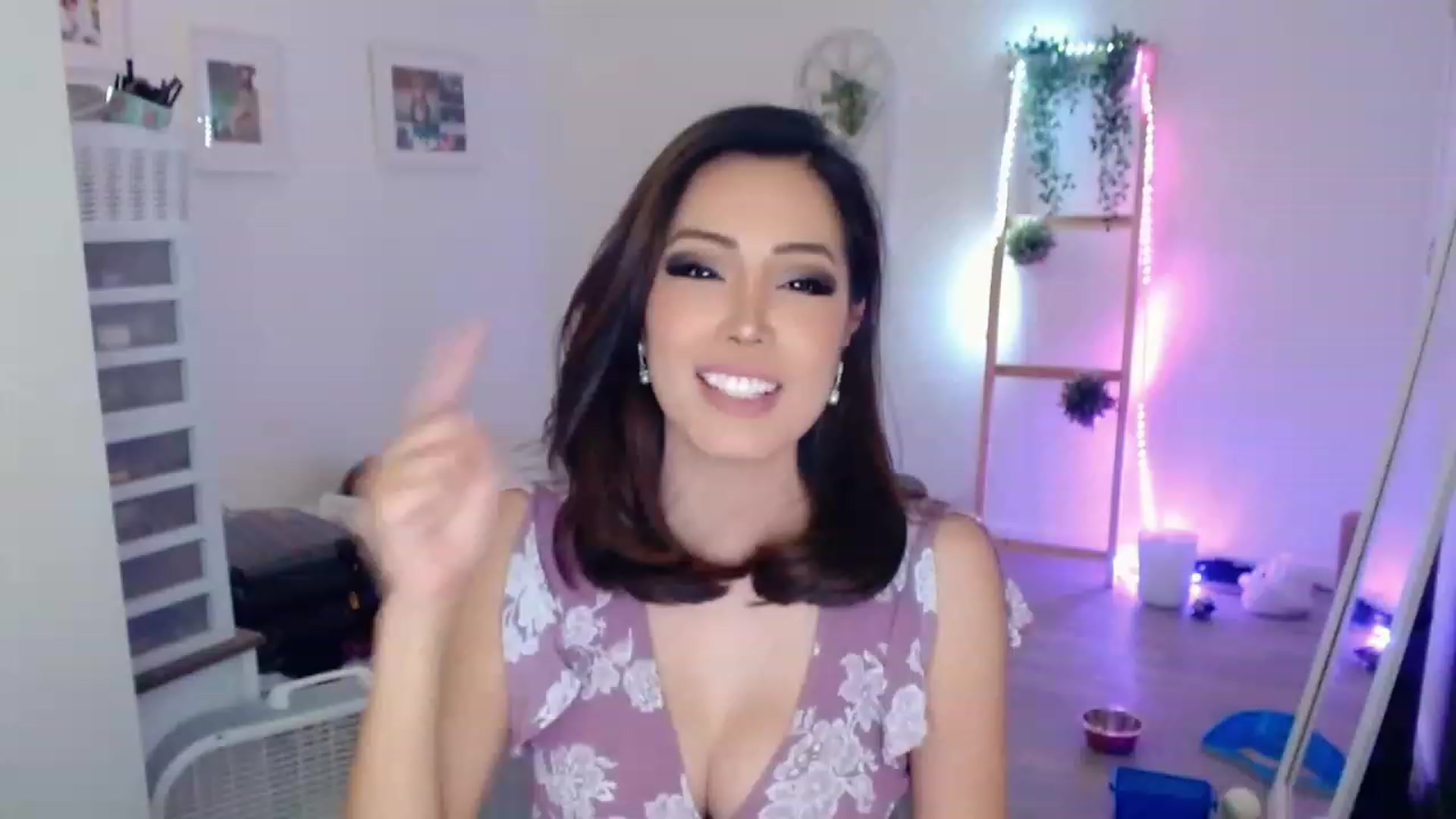 Gallery image thumbnail from Bunni_'s myfreecams stream on, 08/27/2023, 06:15 image 13 of 20