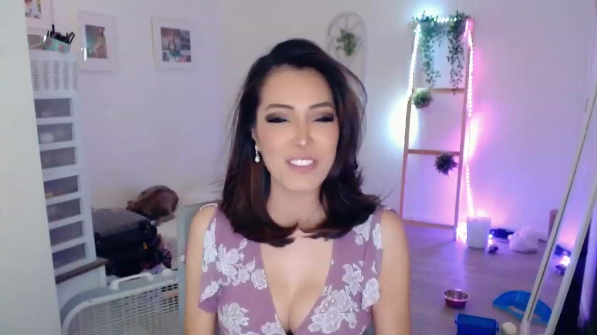 Gallery image thumbnail from Bunni_'s myfreecams stream on, 08/27/2023, 06:15 image 14 of 20