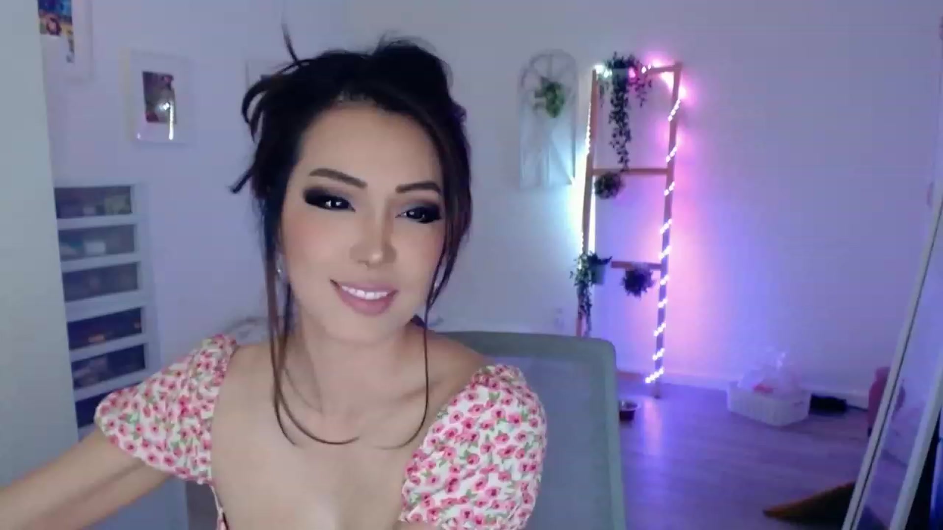 Gallery image thumbnail from Bunni_'s myfreecams stream on, 08/28/2023, 06:28 image 14 of 20