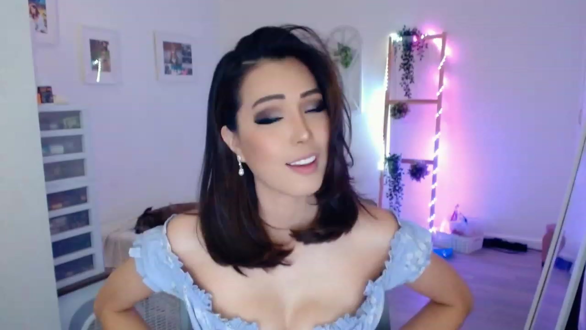 Gallery image thumbnail from Bunni_'s myfreecams stream on, 08/29/2023, 07:04 image 4 of 20