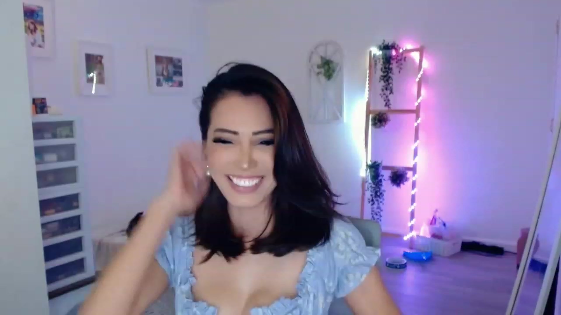 Gallery image thumbnail from Bunni_'s myfreecams stream on, 08/29/2023, 07:04 image 16 of 20