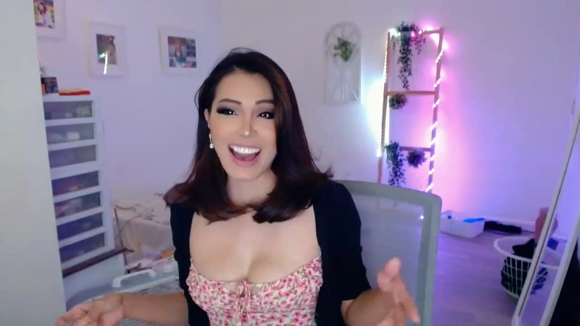 Gallery image thumbnail from Bunni_'s myfreecams stream on, 08/30/2023, 06:51 image 11 of 20