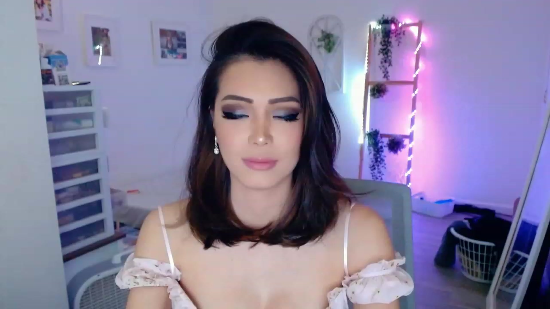 Gallery image thumbnail from Bunni_'s myfreecams stream on, 08/31/2023, 06:25 image 6 of 20