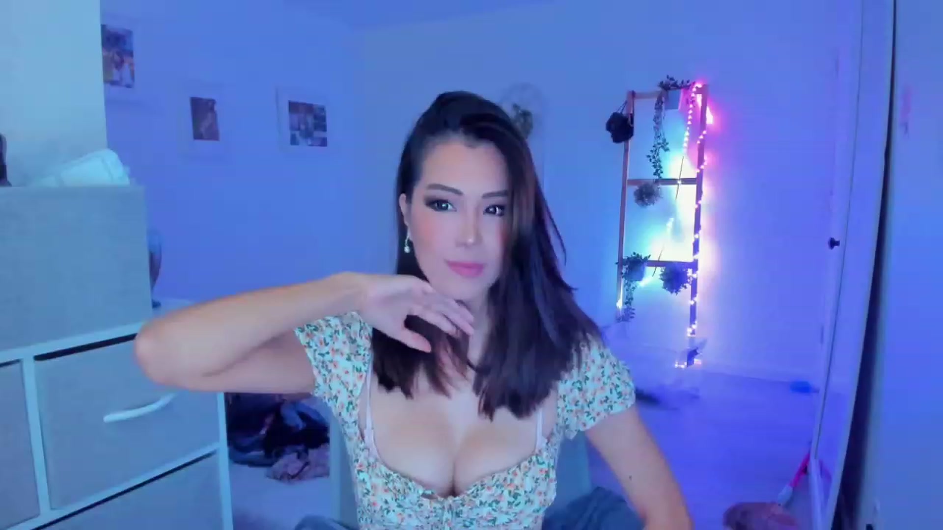 Gallery image thumbnail from Bunni_'s myfreecams stream on, 10/06/2023, 07:36 image 5 of 20