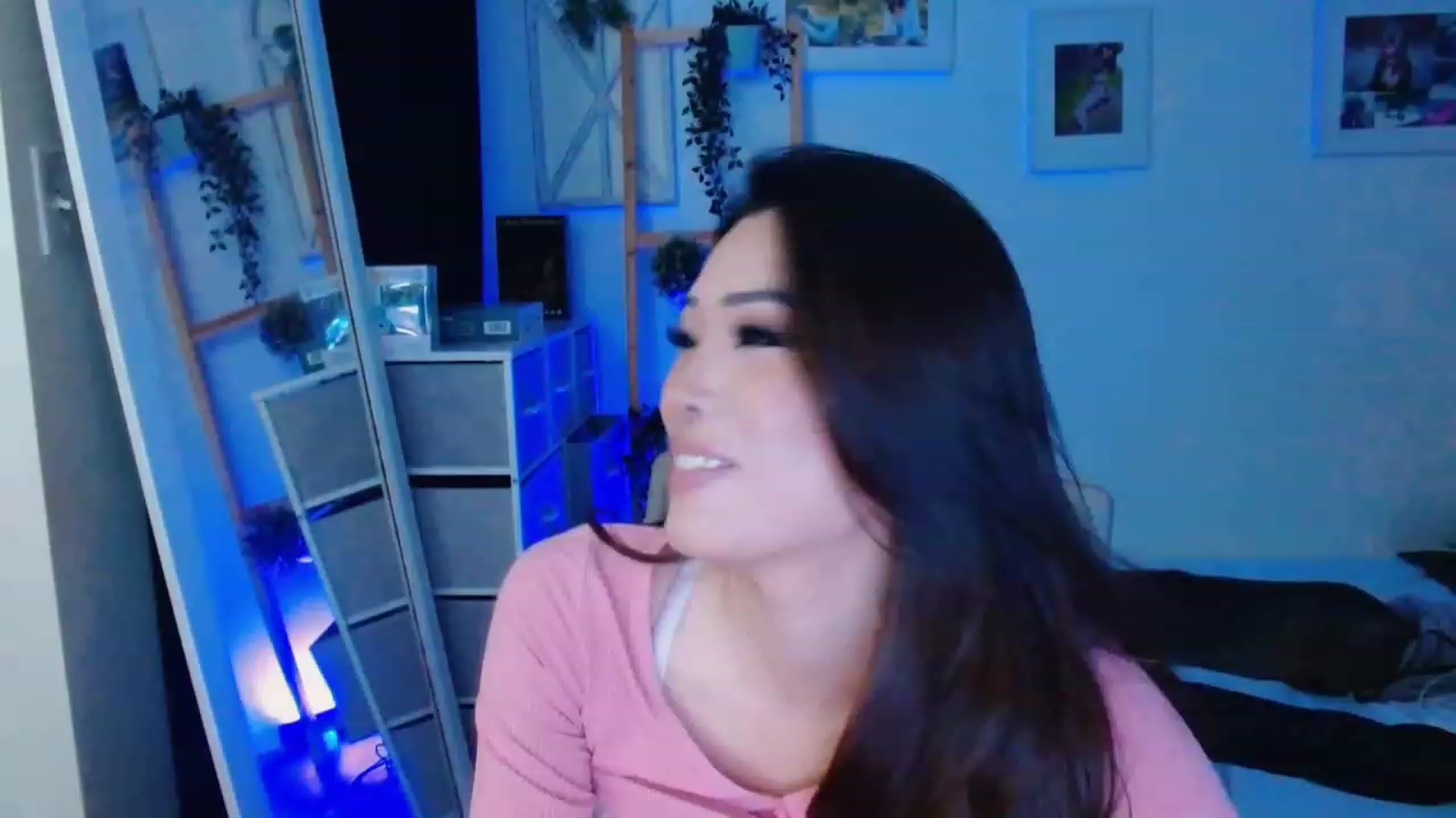 Gallery image thumbnail from Bunni_'s myfreecams stream on, 12/14/2023, 07:55 image 8 of 20