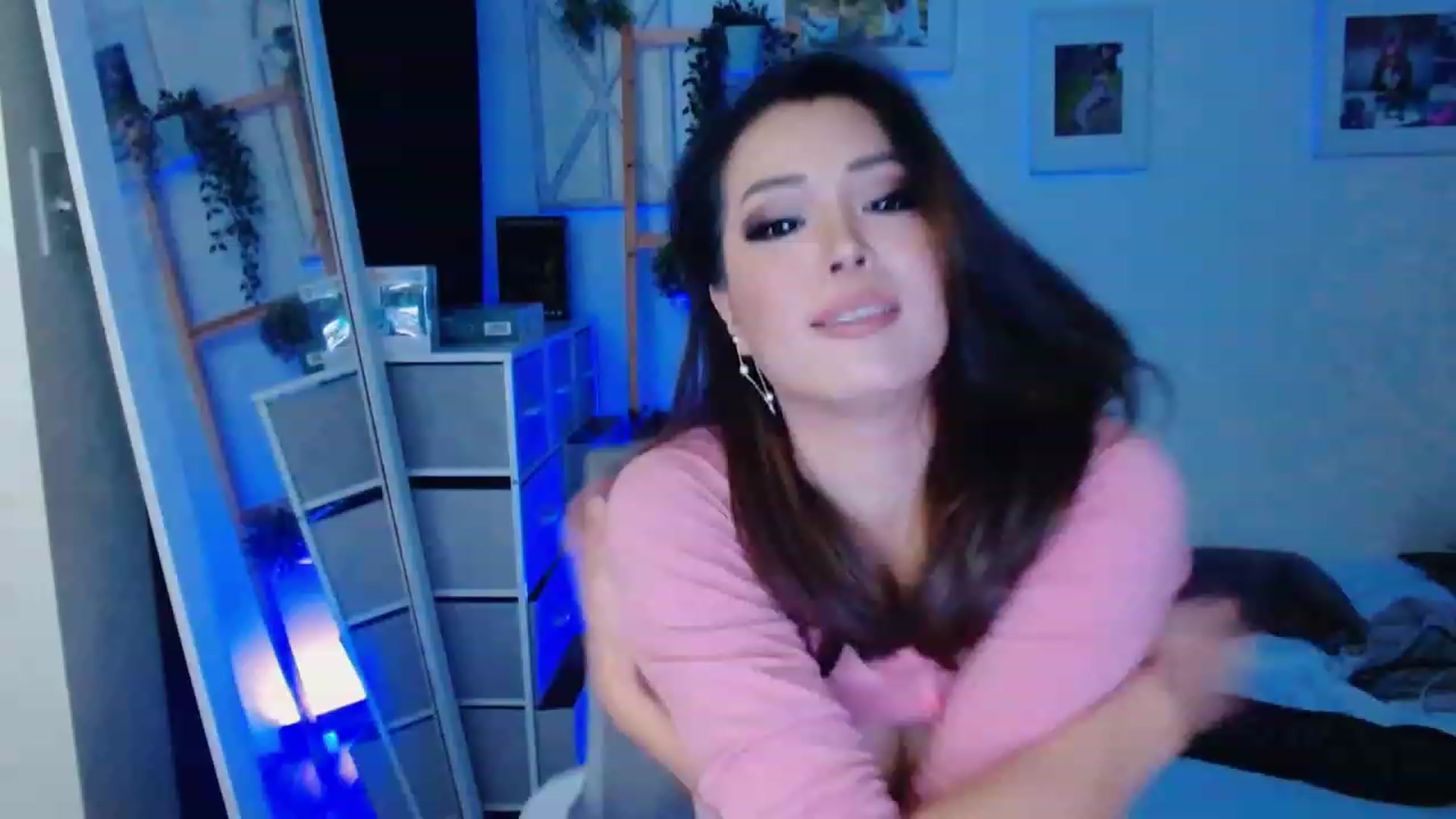 Gallery image thumbnail from Bunni_'s myfreecams stream on, 12/14/2023, 07:55 image 12 of 20
