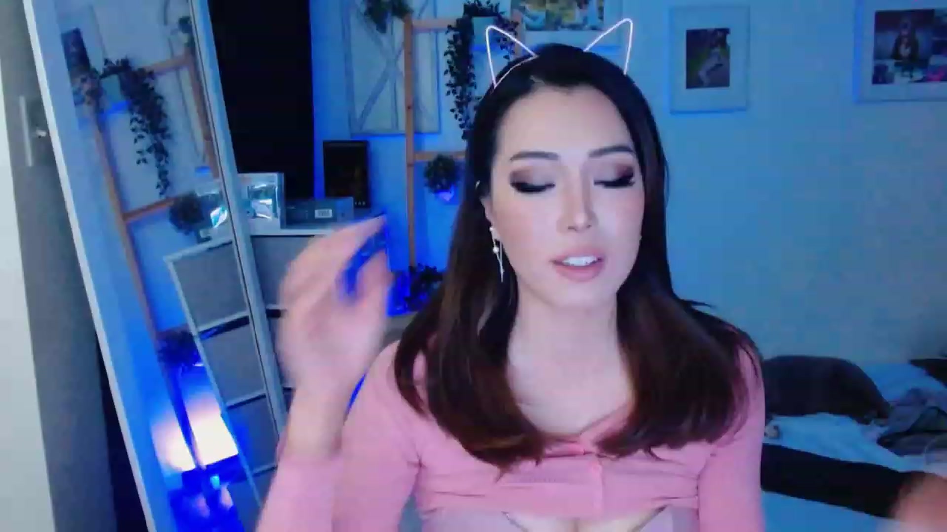 Gallery image thumbnail from Bunni_'s myfreecams stream on, 12/14/2023, 07:55 image 10 of 20
