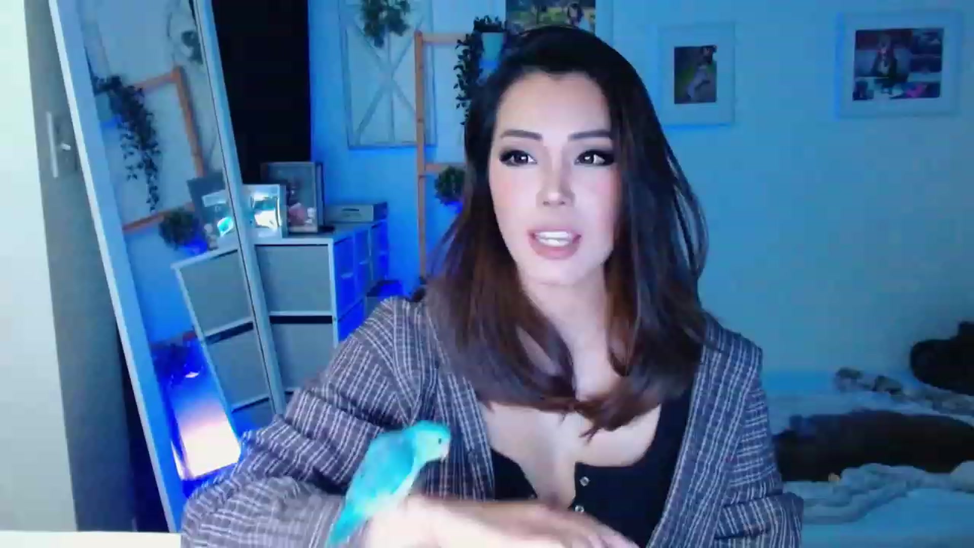 Gallery image thumbnail from Bunni_'s myfreecams stream on, 12/16/2023, 07:43 image 10 of 20