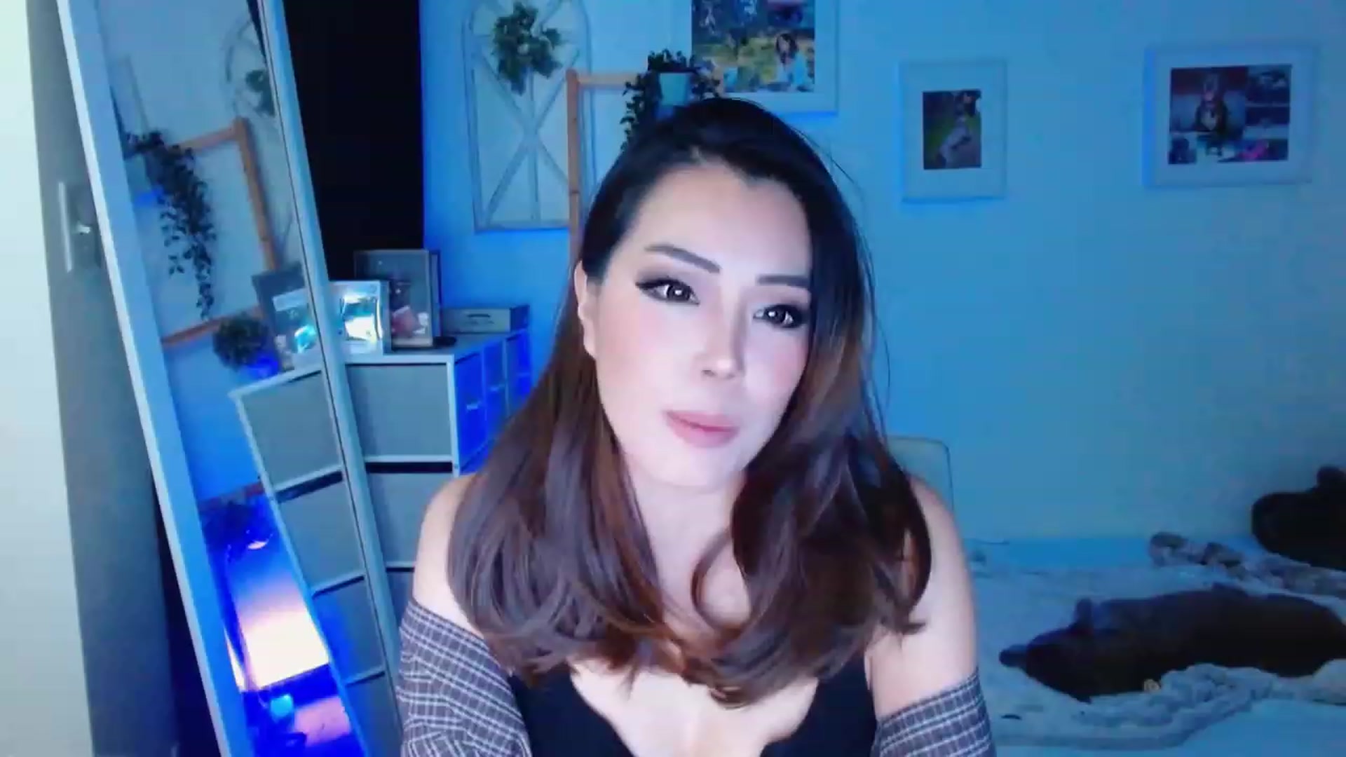 Gallery image thumbnail from Bunni_'s myfreecams stream on, 12/16/2023, 07:43 image 12 of 20