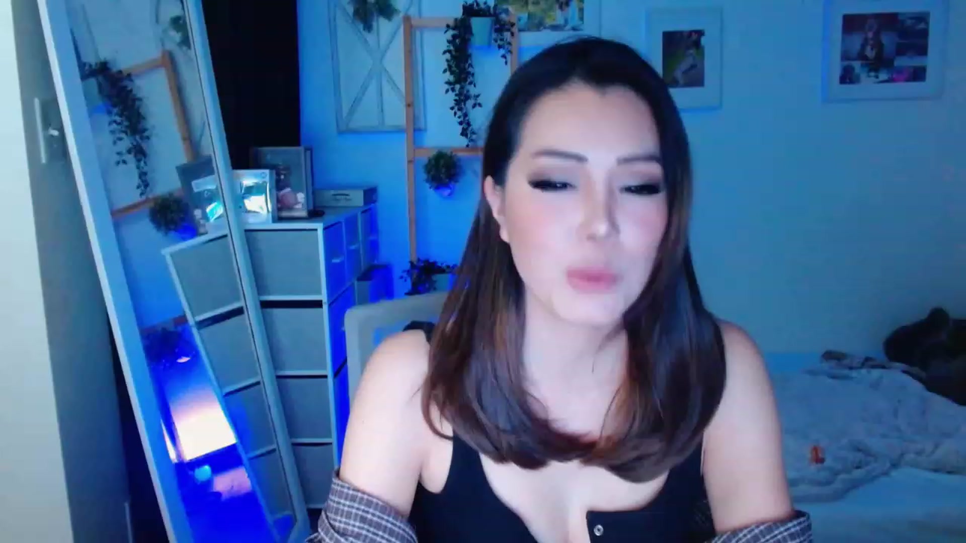 Gallery image thumbnail from Bunni_'s myfreecams stream on, 12/16/2023, 07:43 image 17 of 20