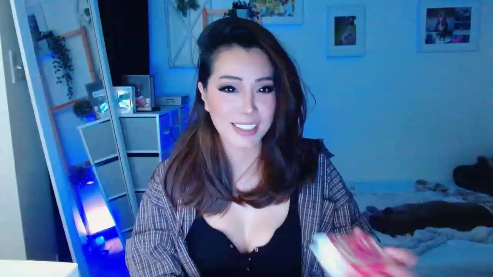 Gallery image thumbnail from Bunni_'s myfreecams stream on, 12/16/2023, 07:43 image 6 of 20