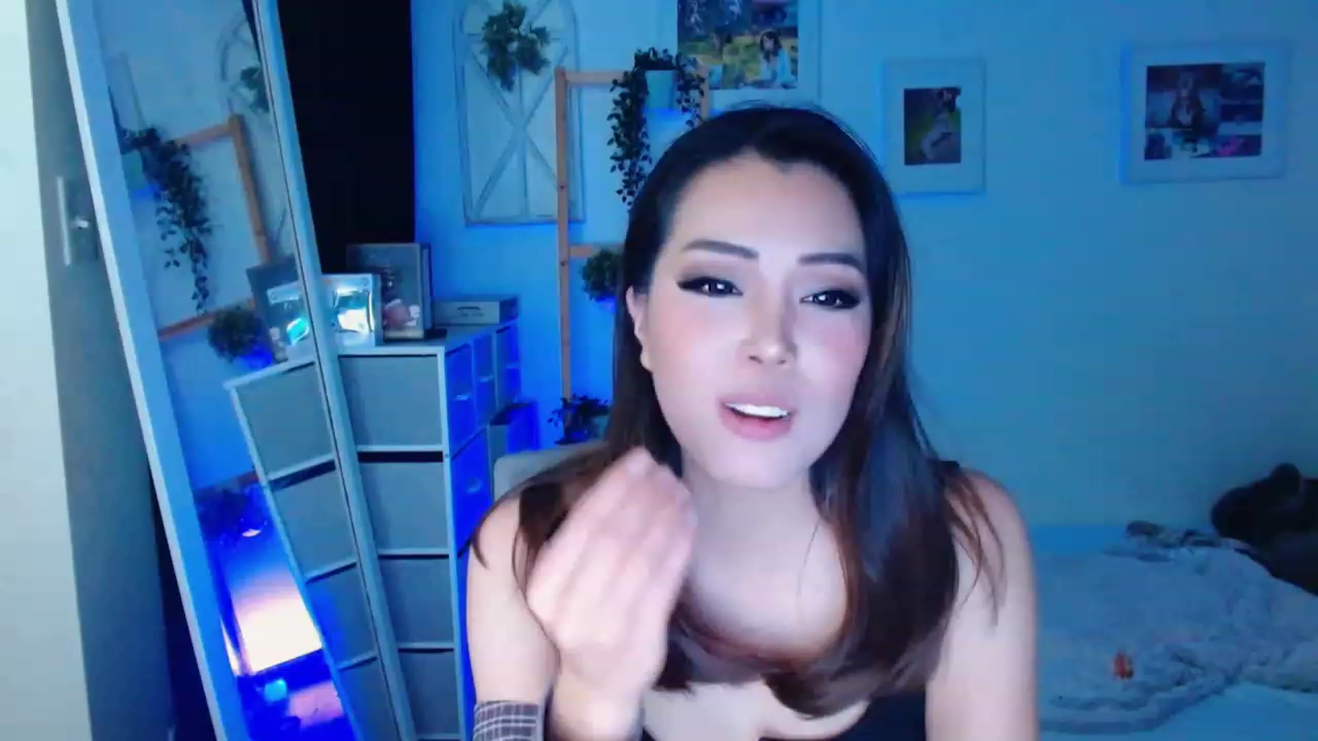 Gallery image thumbnail from Bunni_'s myfreecams stream on, 12/16/2023, 07:43 image 16 of 20
