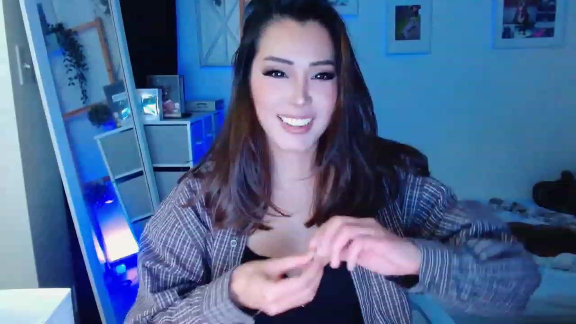 Gallery image thumbnail from Bunni_'s myfreecams stream on, 12/16/2023, 07:43 image 5 of 20