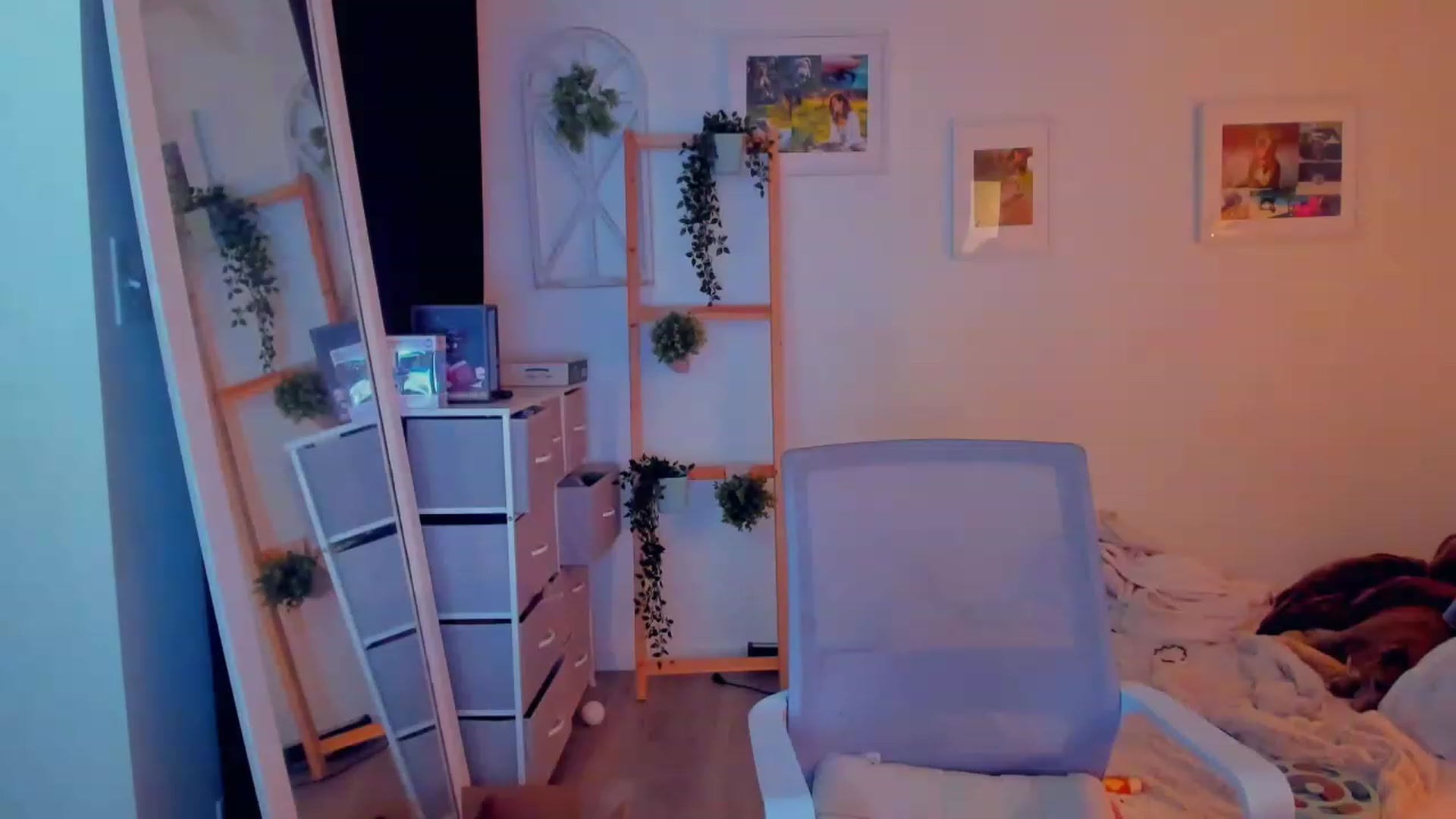 Gallery image thumbnail from Bunni_'s myfreecams stream on, 12/17/2023, 09:22 image 8 of 20