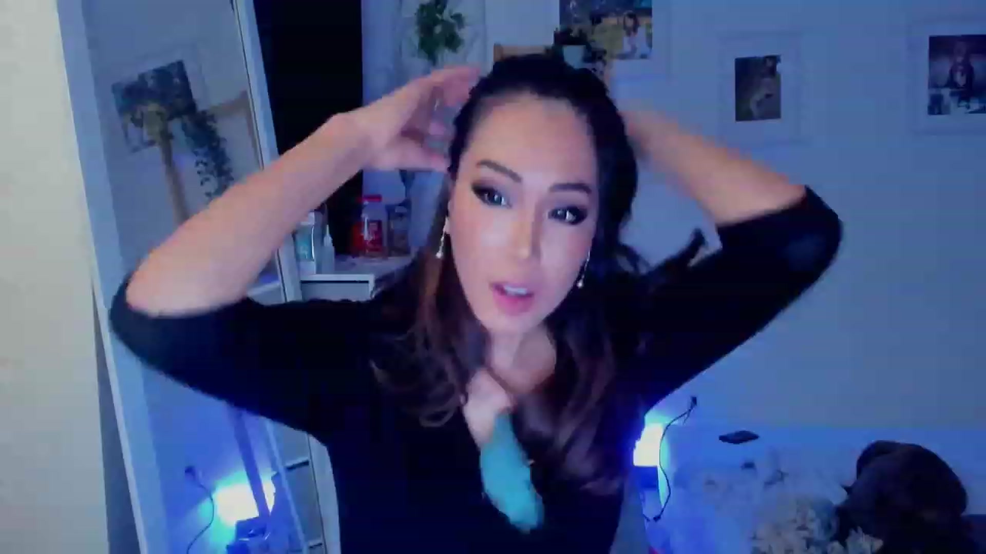 Gallery image thumbnail from Bunni_'s myfreecams stream on, 12/23/2023, 07:40 image 2 of 20