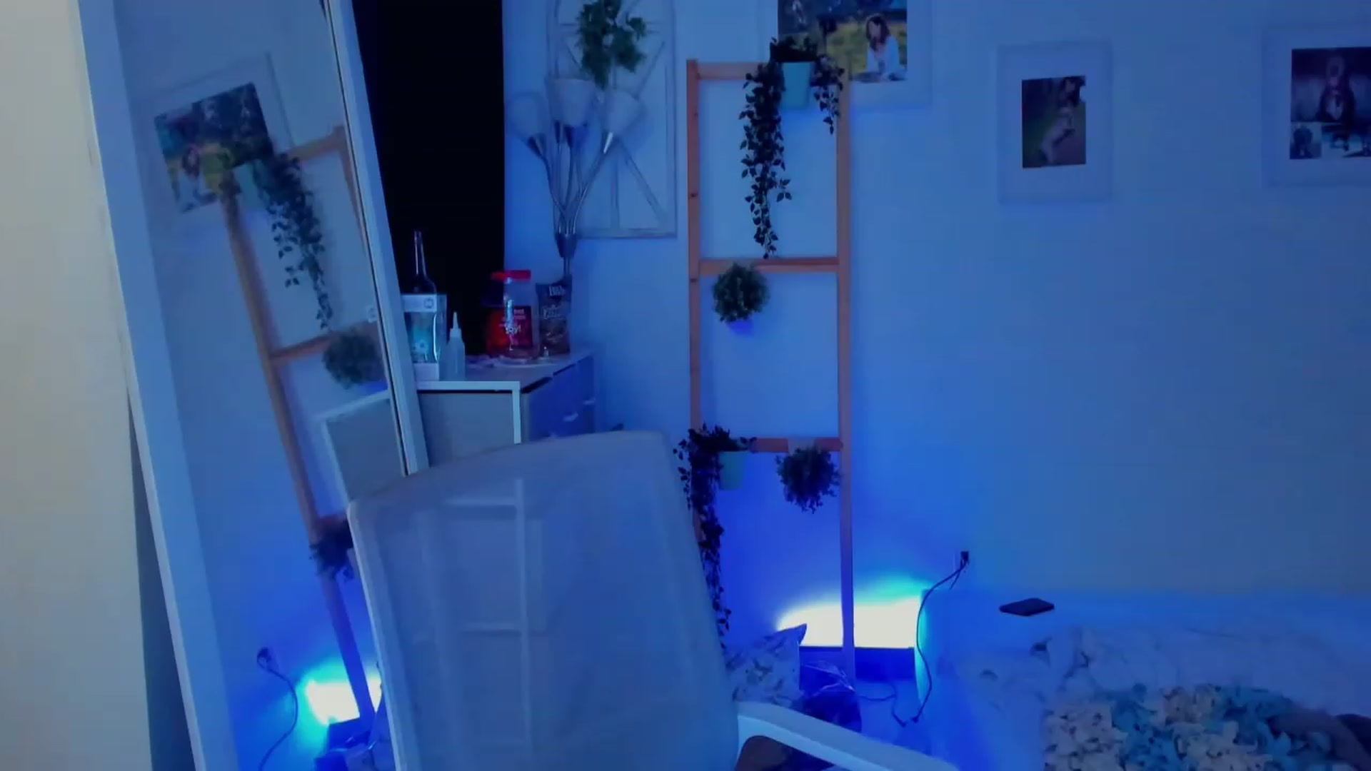 Gallery image thumbnail from Bunni_'s myfreecams stream on, 12/23/2023, 07:40 image 10 of 20