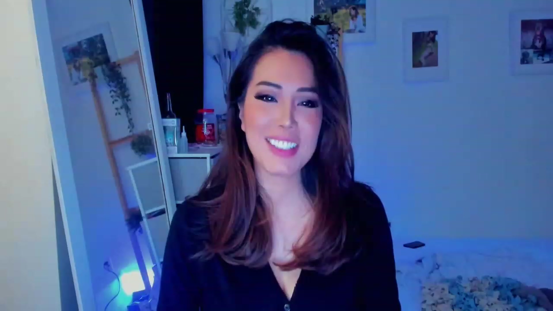 Gallery image thumbnail from Bunni_'s myfreecams stream on, 12/23/2023, 07:40 image 6 of 20