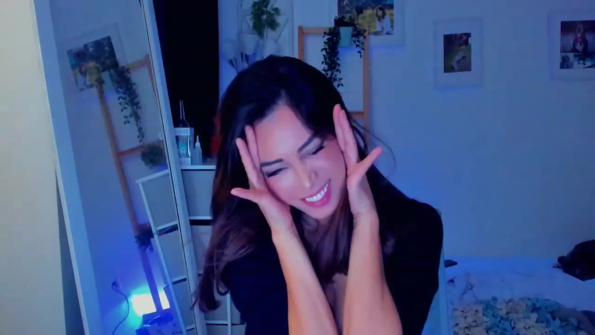 Gallery image thumbnail from Bunni_'s myfreecams stream on, 12/23/2023, 07:40 image 16 of 20
