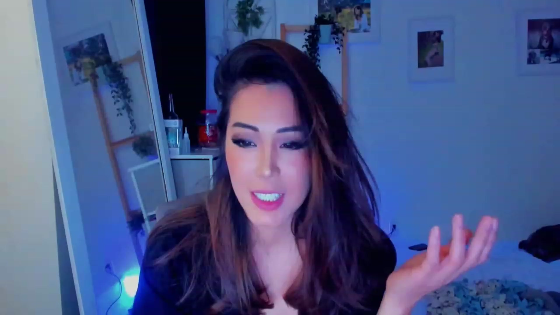 Gallery image thumbnail from Bunni_'s myfreecams stream on, 12/23/2023, 07:40 image 17 of 20