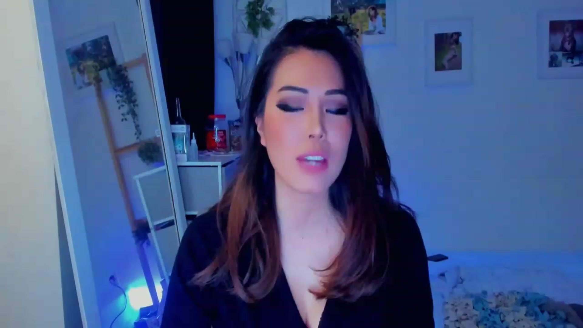 Gallery image thumbnail from Bunni_'s myfreecams stream on, 12/23/2023, 07:40 image 7 of 20
