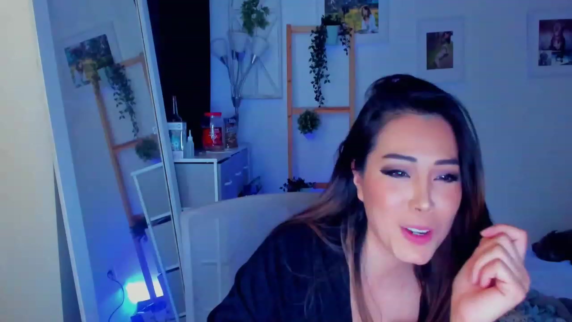 Gallery image thumbnail from Bunni_'s myfreecams stream on, 12/23/2023, 07:40 image 18 of 20