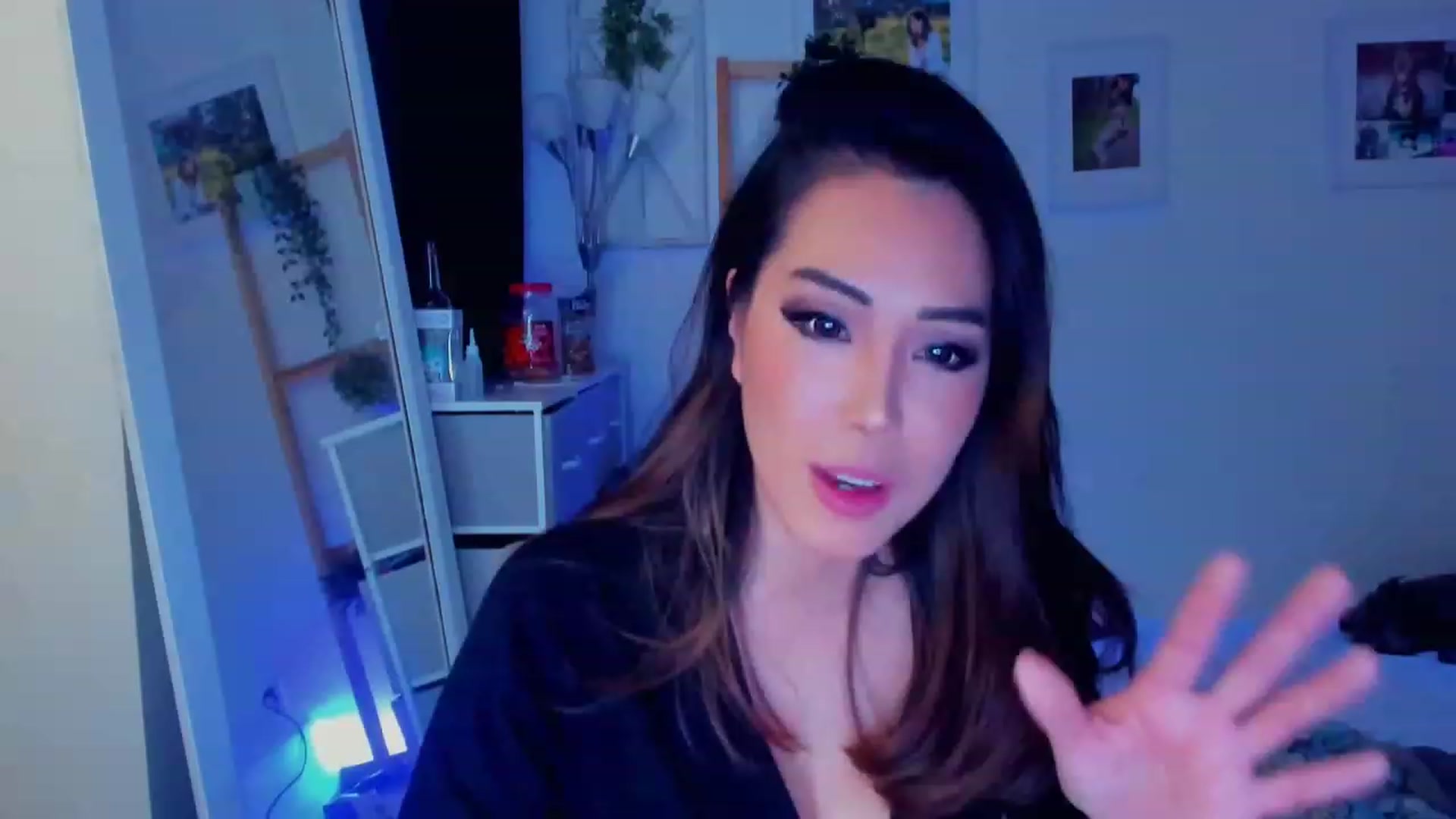 Gallery image thumbnail from Bunni_'s myfreecams stream on, 12/23/2023, 07:40 image 19 of 20