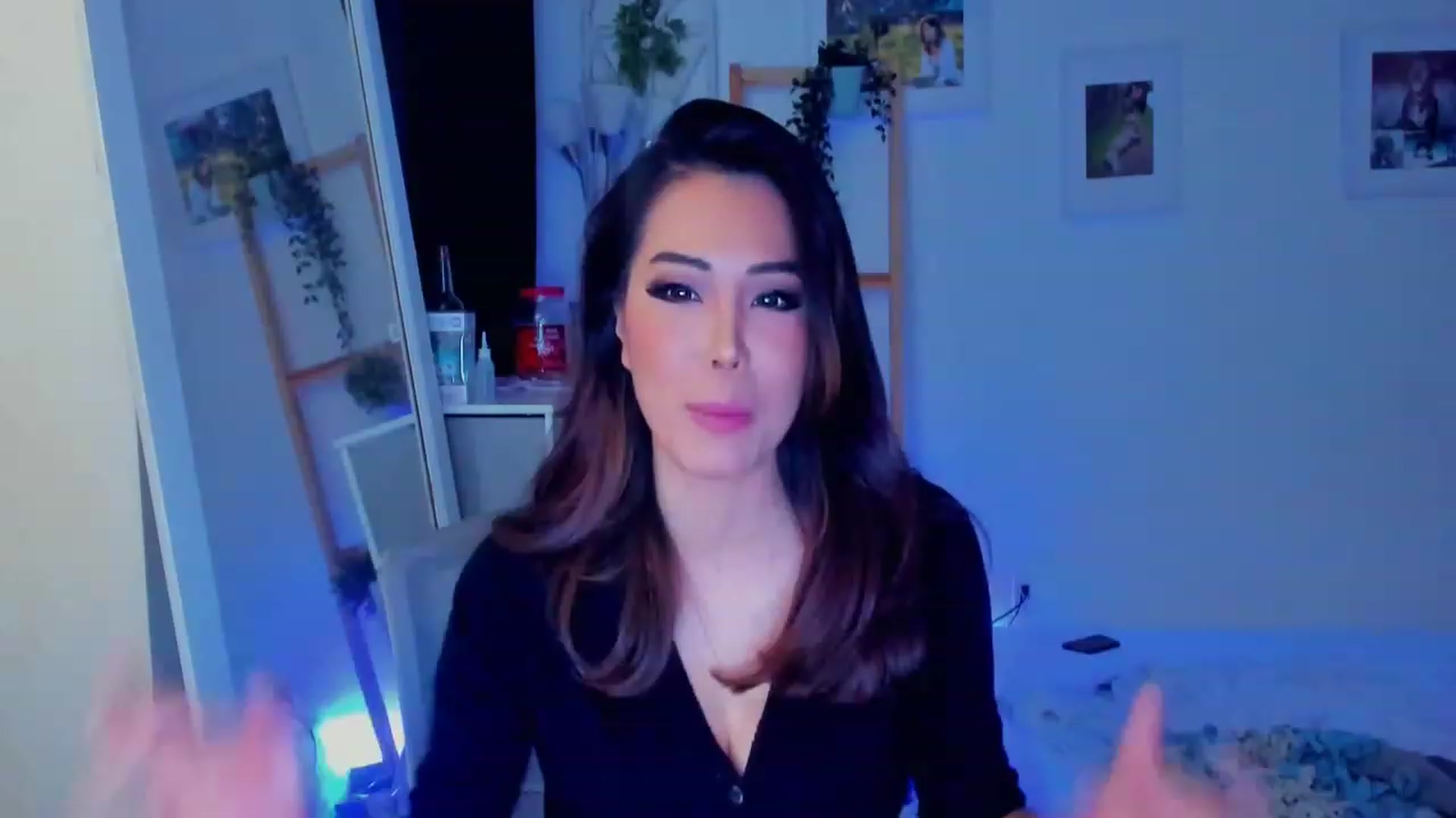 Gallery image thumbnail from Bunni_'s myfreecams stream on, 12/23/2023, 07:40 image 5 of 20
