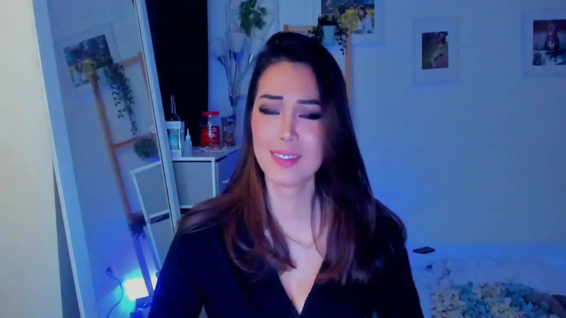 Gallery image thumbnail from Bunni_'s myfreecams stream on, 12/23/2023, 07:40 image 9 of 20
