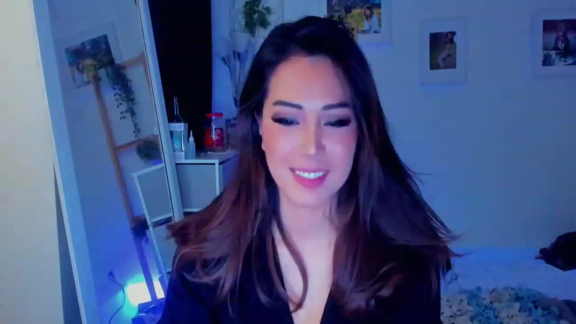 Gallery image thumbnail from Bunni_'s myfreecams stream on, 12/23/2023, 07:40 image 15 of 20