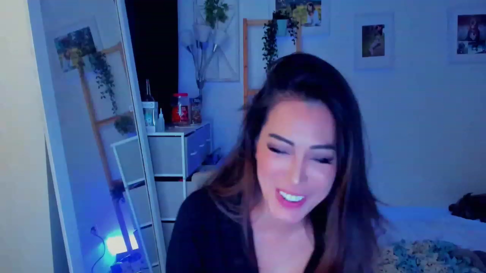 Gallery image thumbnail from Bunni_'s myfreecams stream on, 12/23/2023, 07:56 image 3 of 20