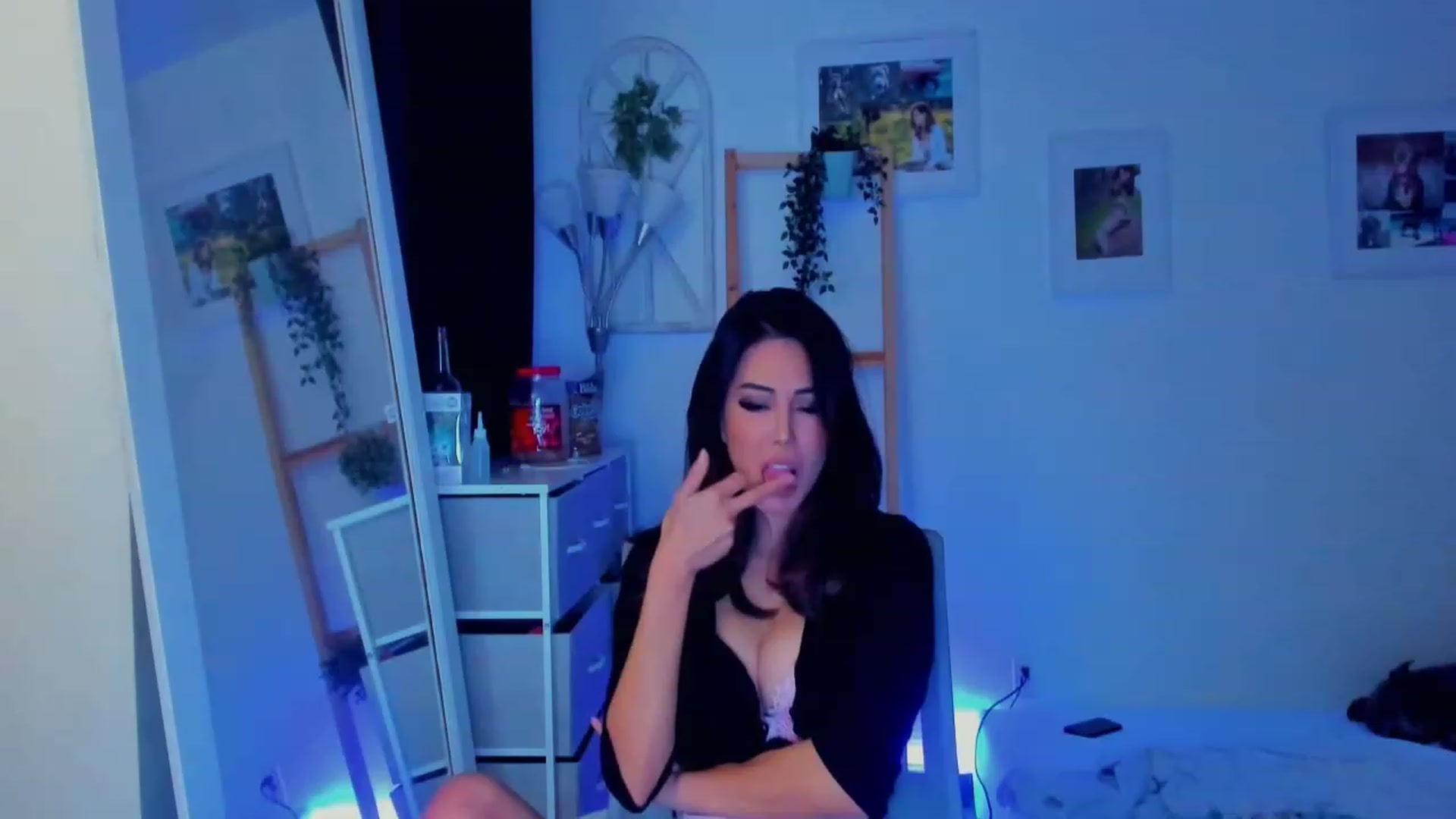Gallery image thumbnail from Bunni_'s myfreecams stream on, 12/23/2023, 07:56 image 18 of 20