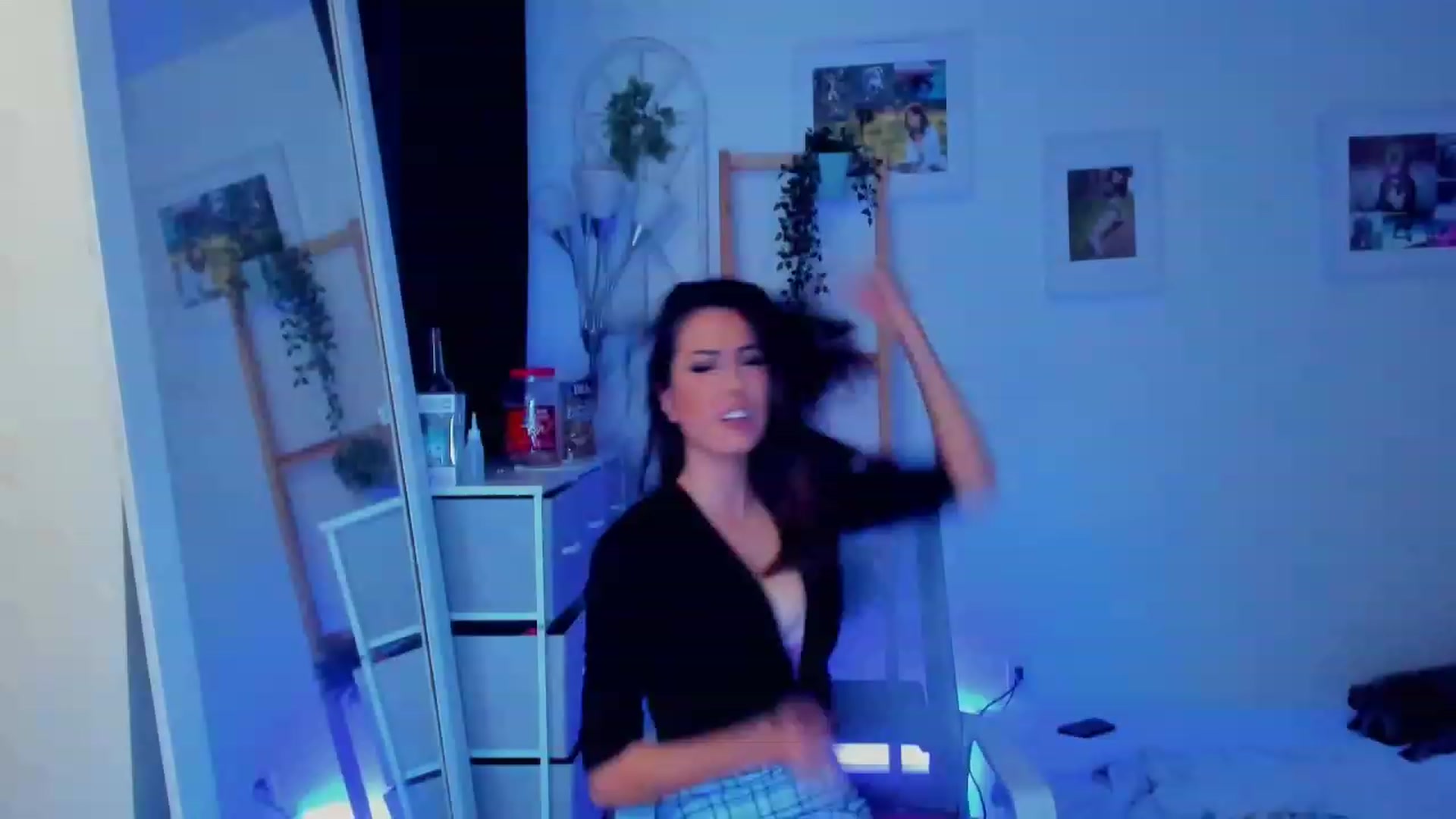 Gallery image thumbnail from Bunni_'s myfreecams stream on, 12/23/2023, 07:56 image 8 of 20