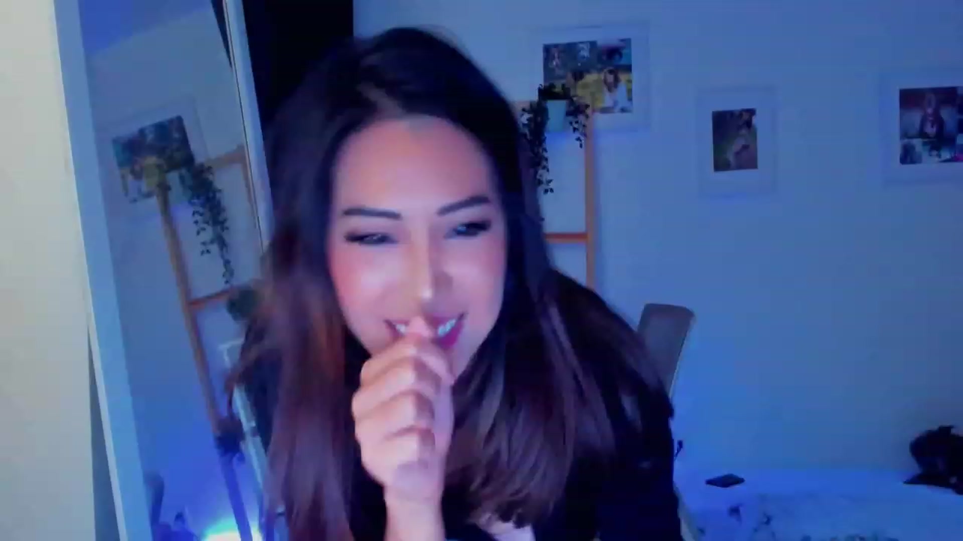 Gallery image thumbnail from Bunni_'s myfreecams stream on, 12/23/2023, 07:56 image 14 of 20