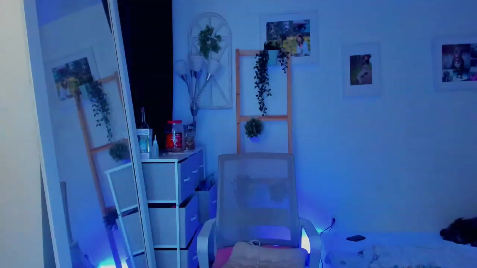 Gallery image thumbnail from Bunni_'s myfreecams stream on, 12/23/2023, 07:56 image 7 of 20