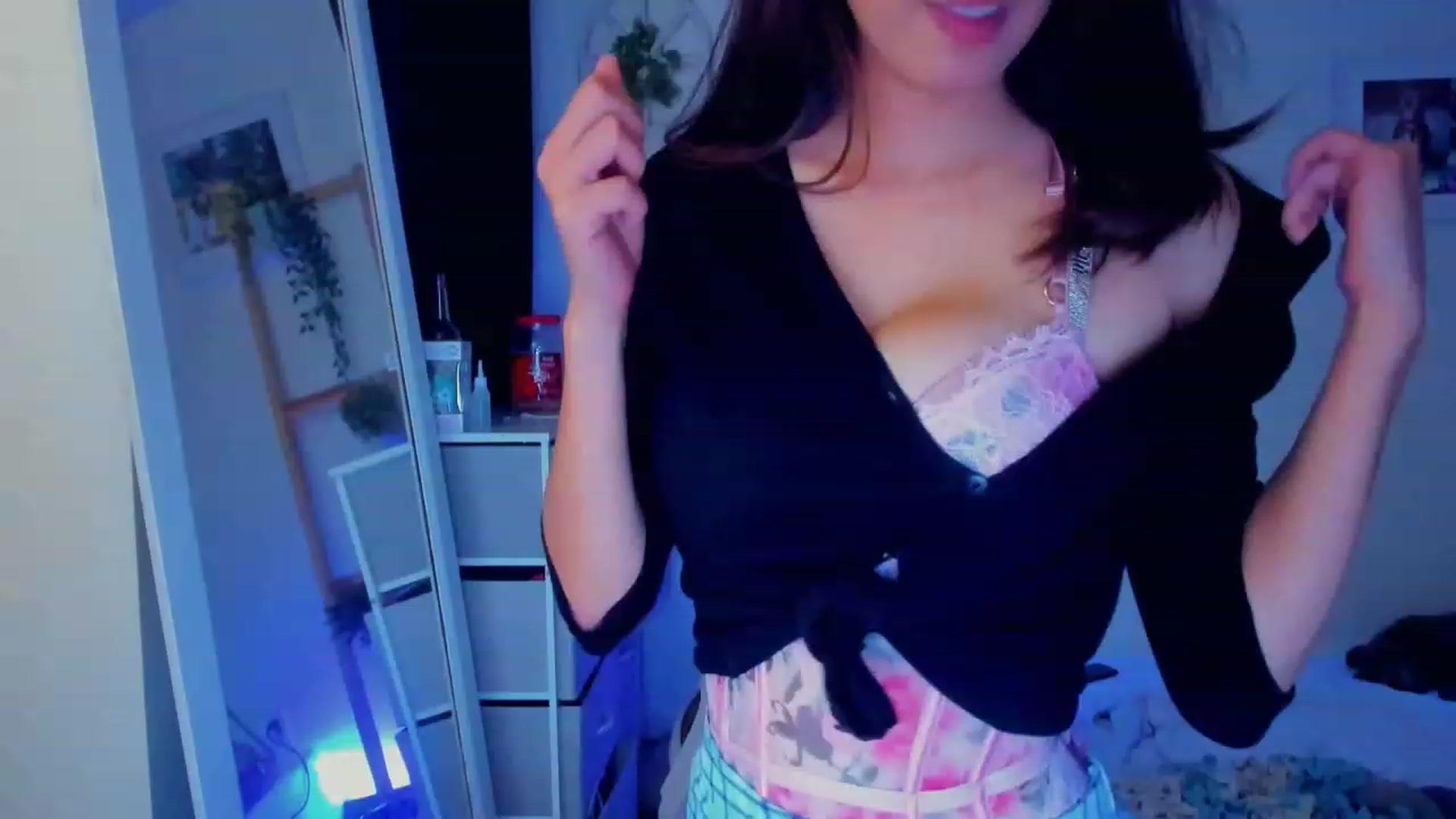 Gallery image thumbnail from Bunni_'s myfreecams stream on, 12/23/2023, 07:56 image 6 of 20