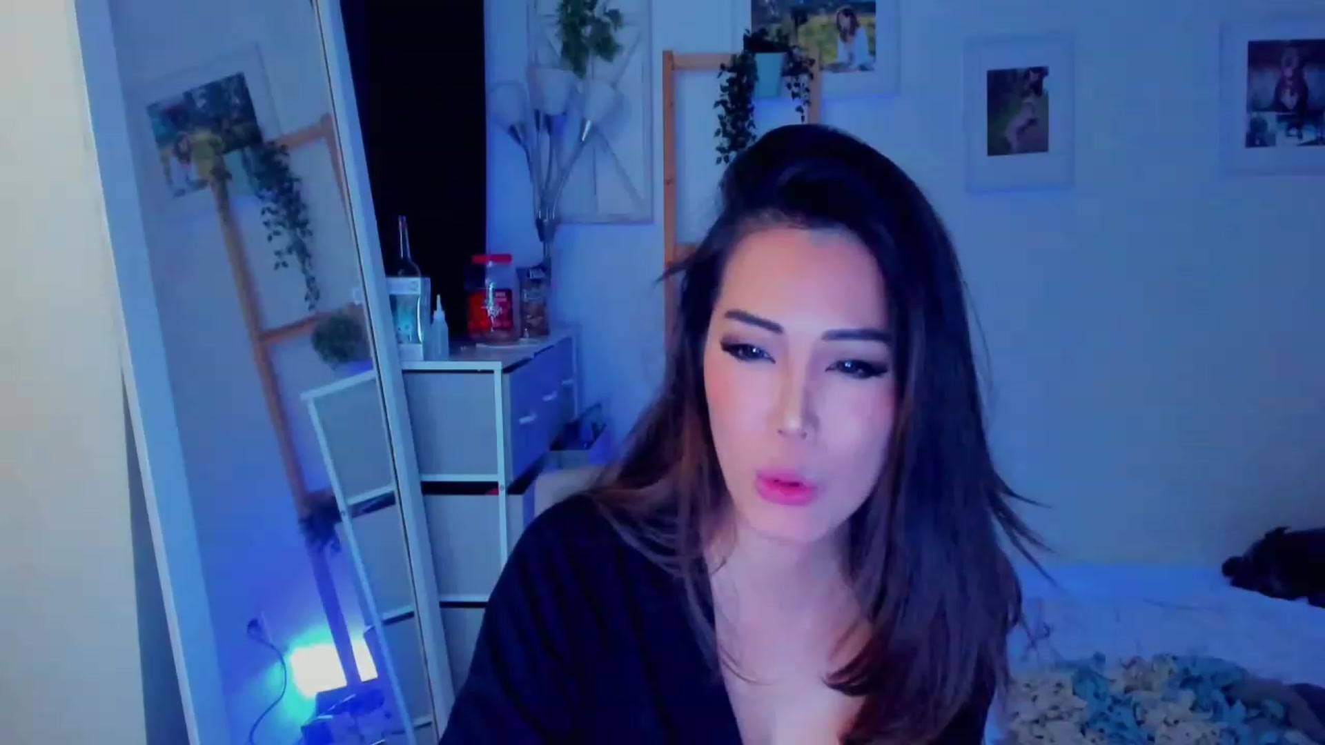 Gallery image thumbnail from Bunni_'s myfreecams stream on, 12/23/2023, 07:56 image 4 of 20