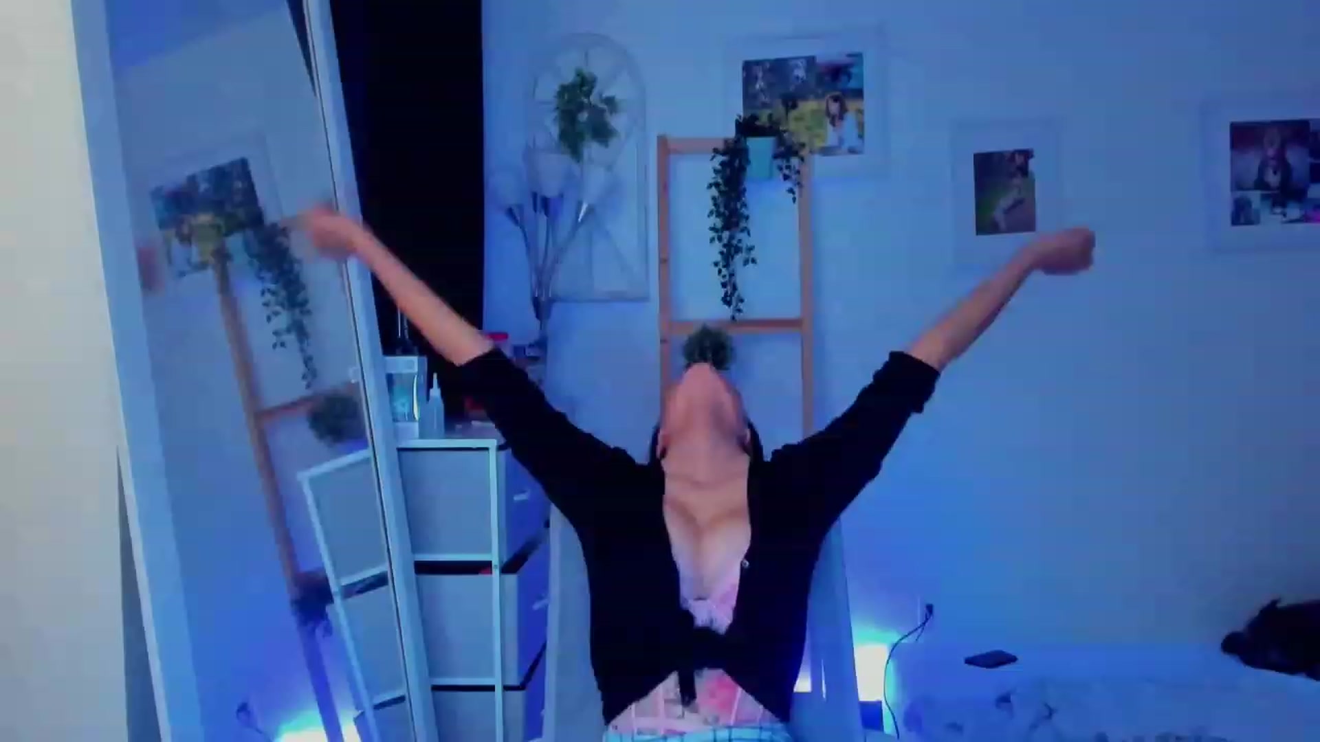 Gallery image thumbnail from Bunni_'s myfreecams stream on, 12/23/2023, 07:56 image 17 of 20