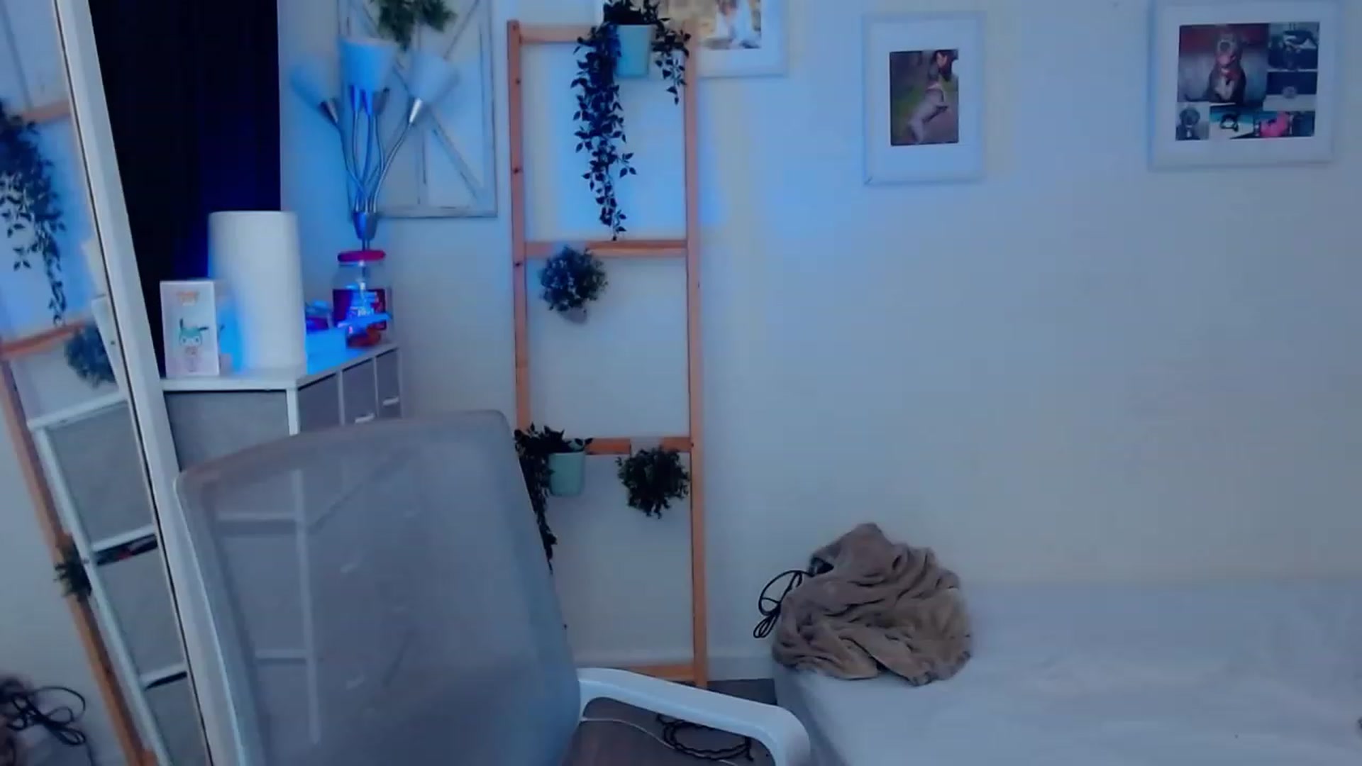 Gallery image thumbnail from Bunni_'s myfreecams stream on, 12/27/2023, 06:44 image 3 of 20