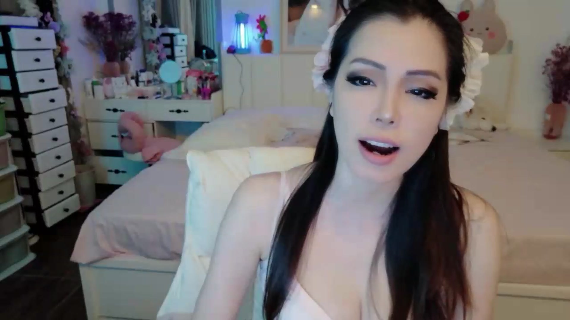 Gallery image thumbnail from Bunni_'s myfreecams stream on, 05/14/2026, 06:08 image 15 of 20