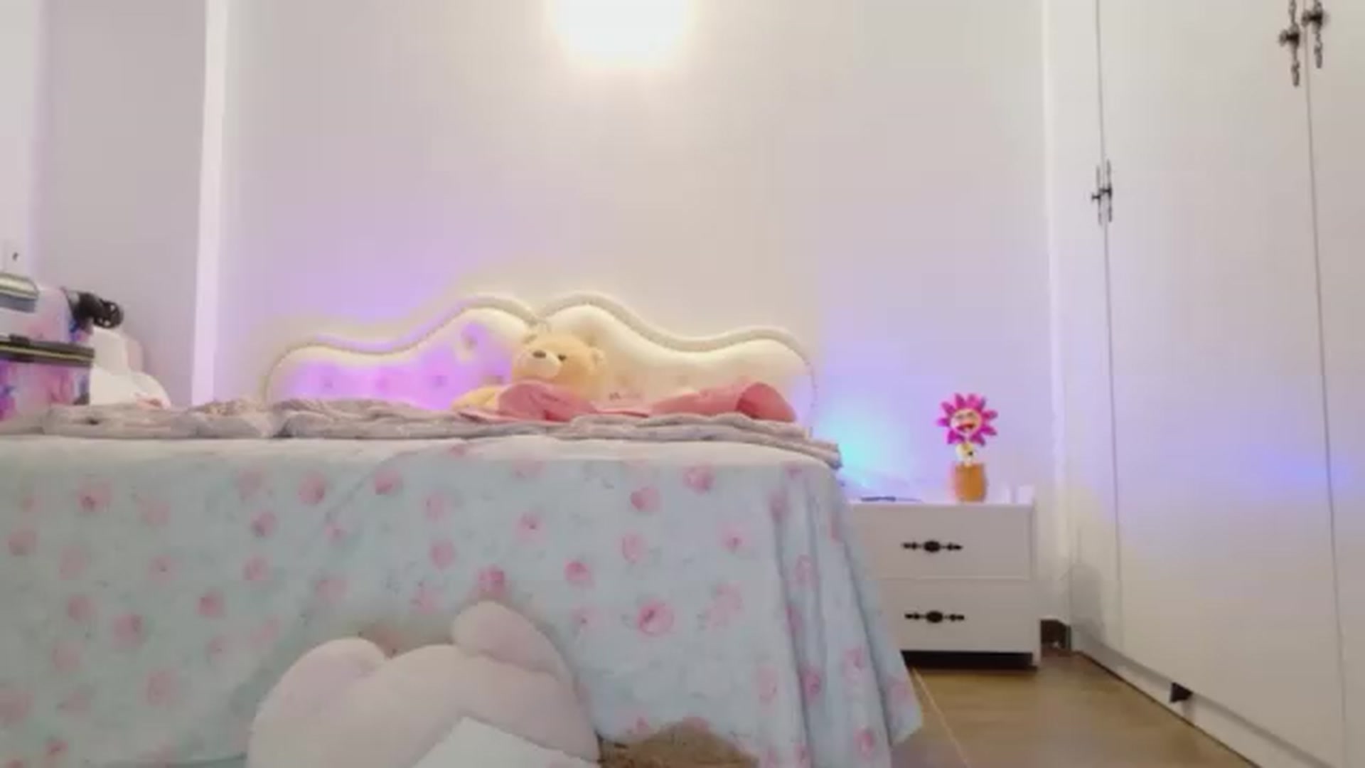 Gallery image thumbnail from Bunni_'s myfreecams stream on, 06/28/2026, 05:19 image 2 of 20