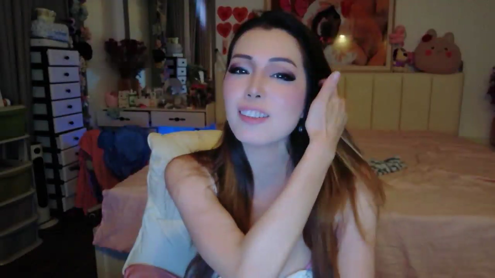 Gallery image thumbnail from Bunni_'s myfreecams stream on, 07/19/2026, 06:08 image 15 of 20