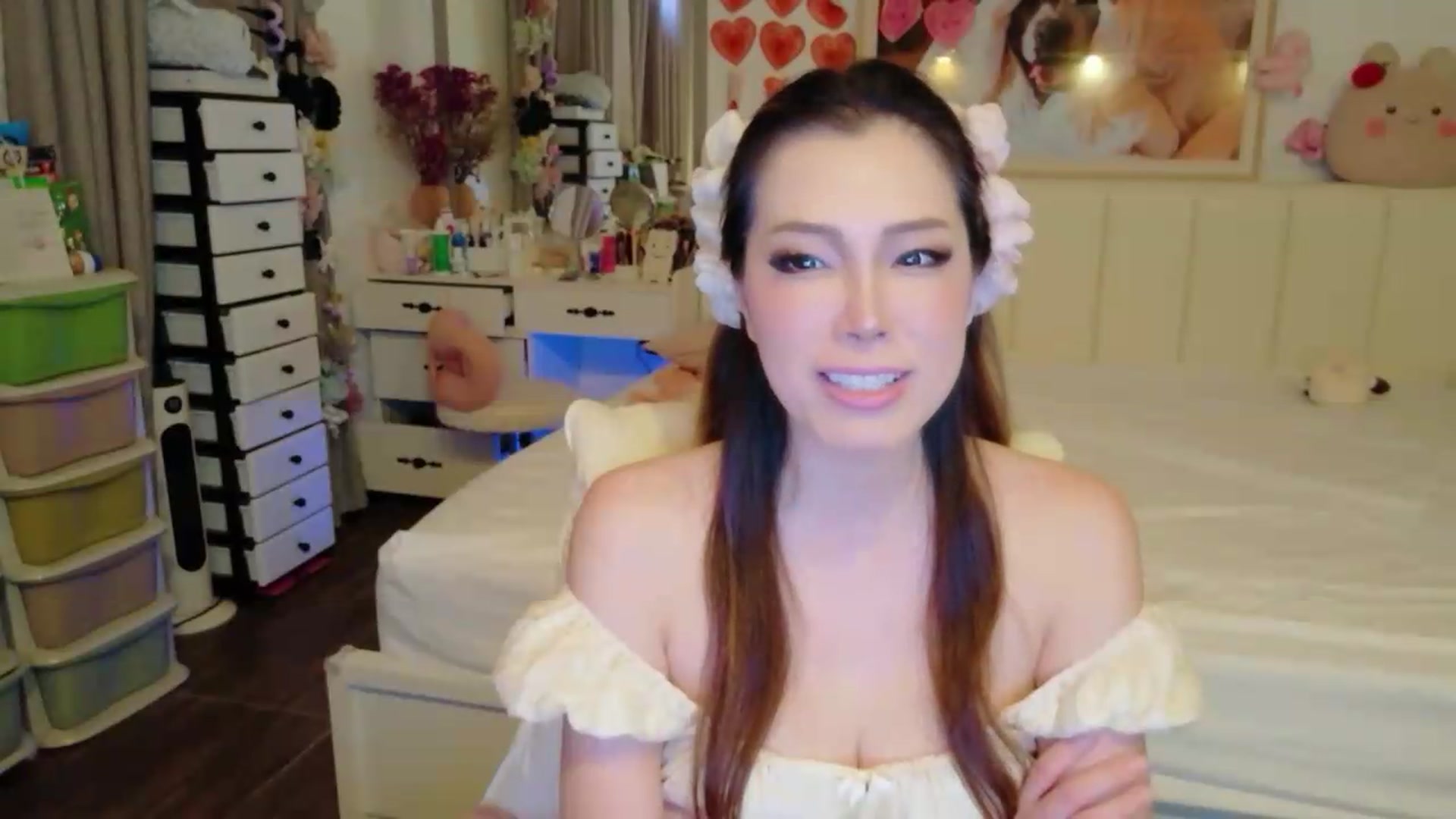 Gallery image thumbnail from Bunni_'s myfreecams stream on, 07/31/2026, 05:45 image 6 of 20