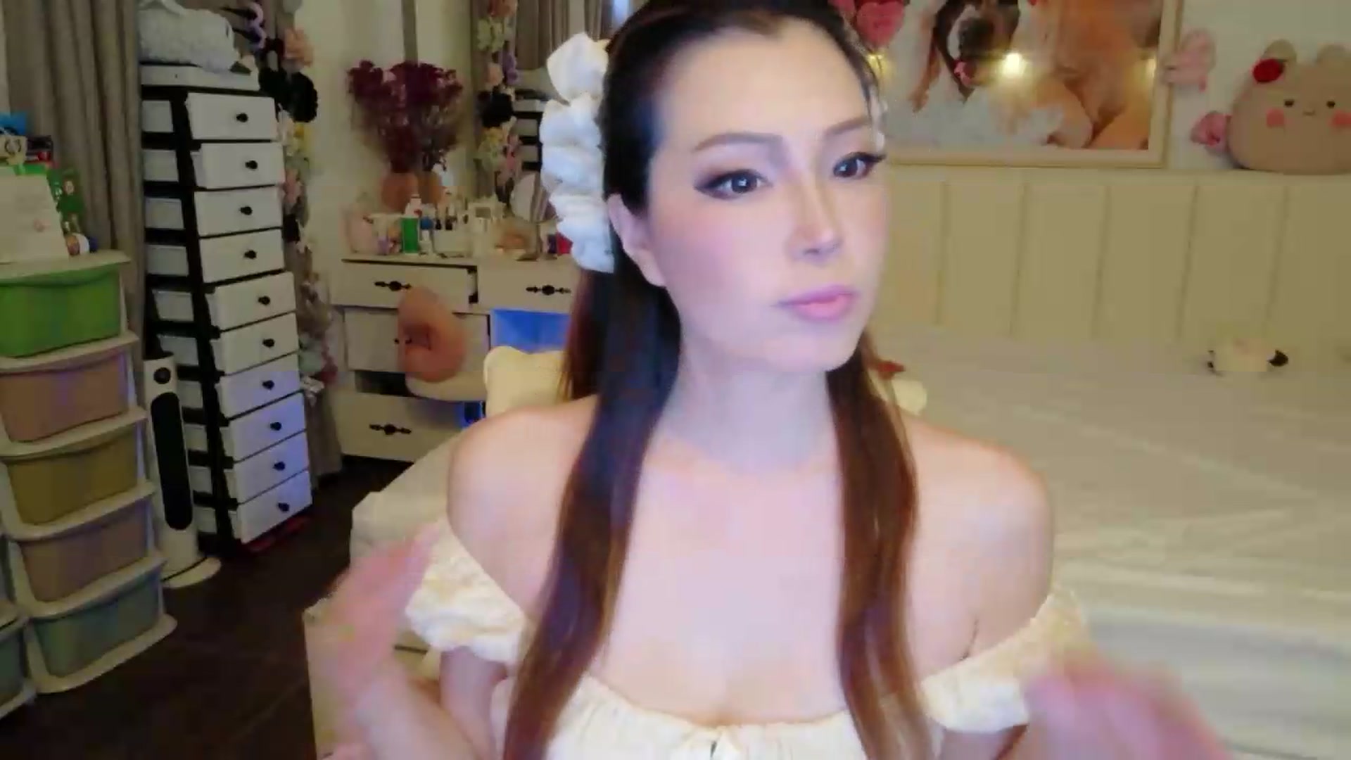 Gallery image thumbnail from Bunni_'s myfreecams stream on, 07/31/2026, 05:45 image 3 of 20