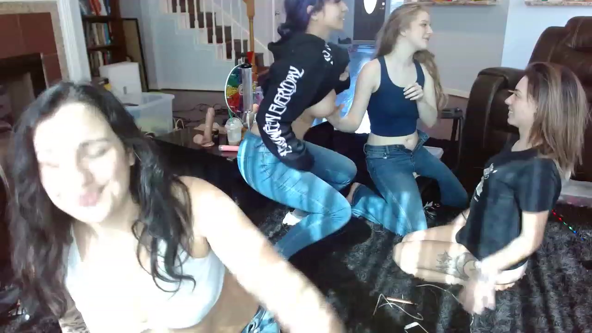 Gallery image thumbnail from BunnyNextDoor's myfreecams stream on, 11/28/2022, 19:08 image 7 of 20