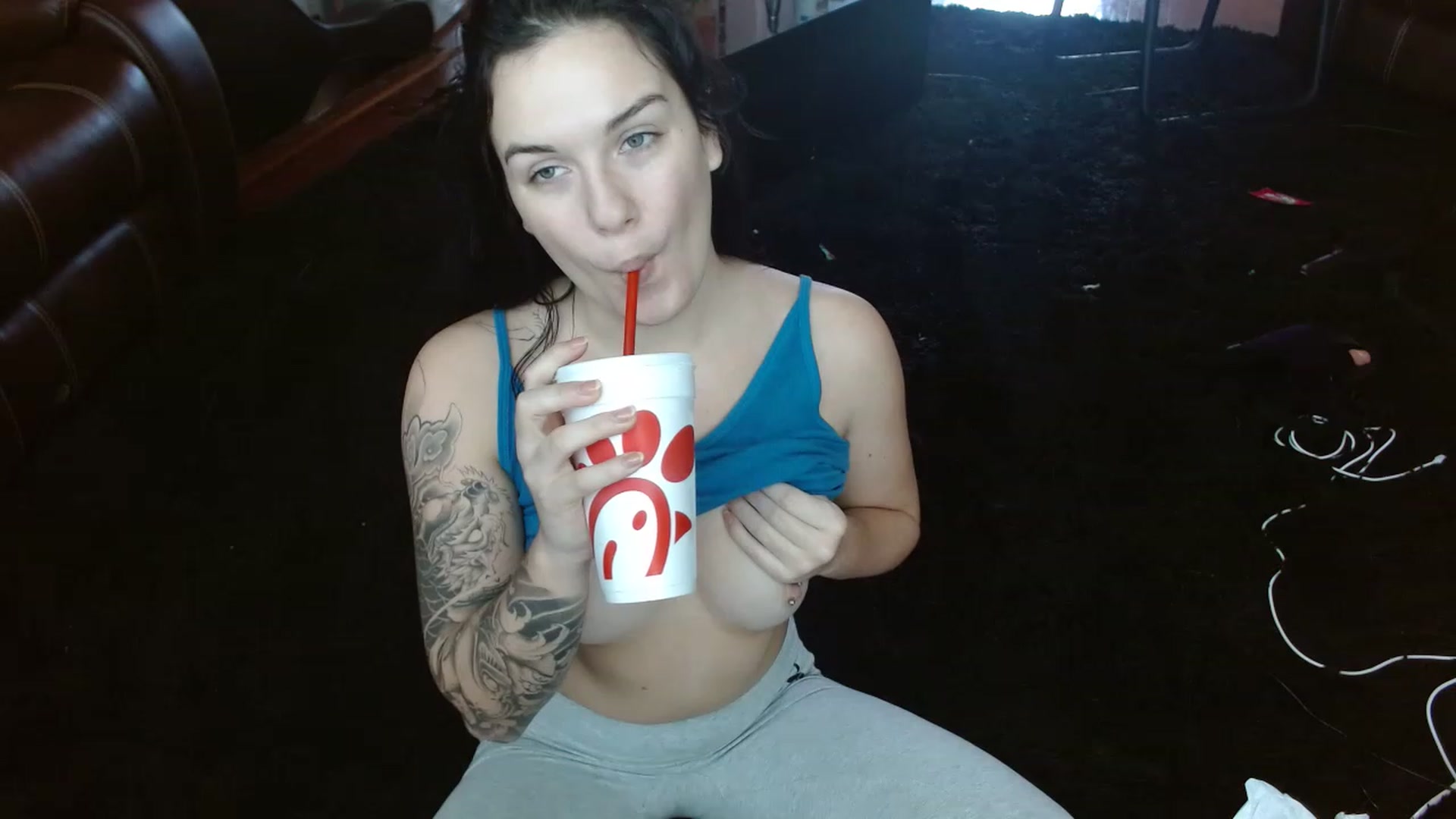 Gallery image thumbnail from BunnyNextDoor's myfreecams stream on, 12/02/2022, 21:21 image 15 of 20