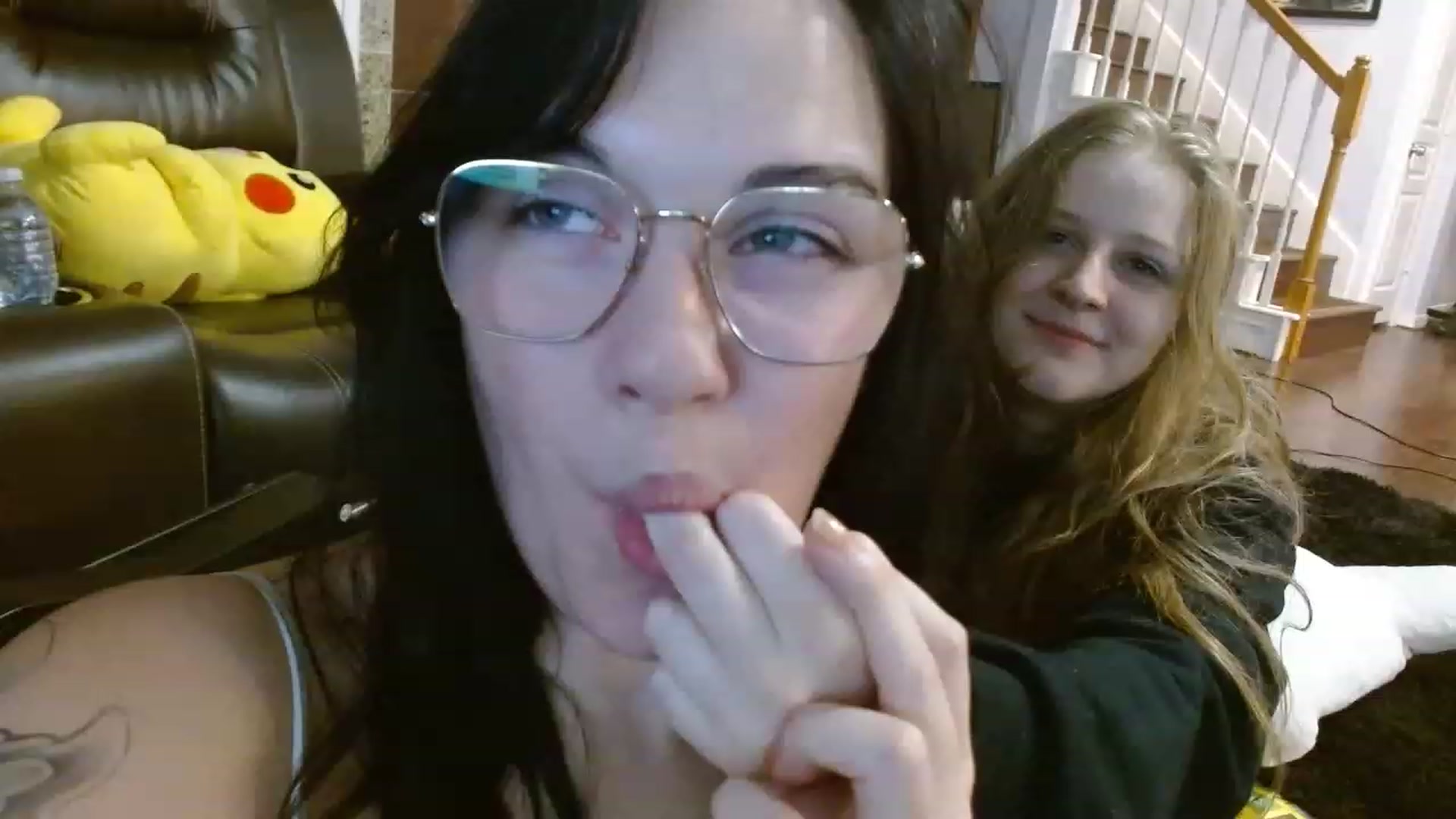 Gallery image thumbnail from BunnyNextDoor's myfreecams stream on, 12/04/2022, 06:37 image 17 of 20